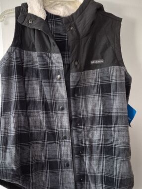 Columbia Black and Gray Plaid Sherpa-Lined Vest